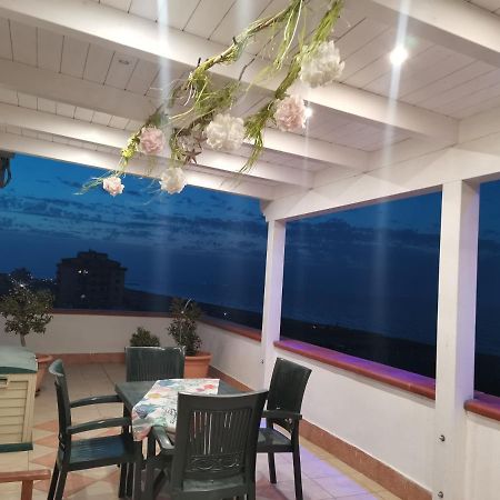 Little Paradise Casa Vacanze マルゲリータ・ディ・サヴォイア エクステリア 写真